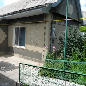 Продаётся жилой дом в центре г. Леова,  вместе с мебелью