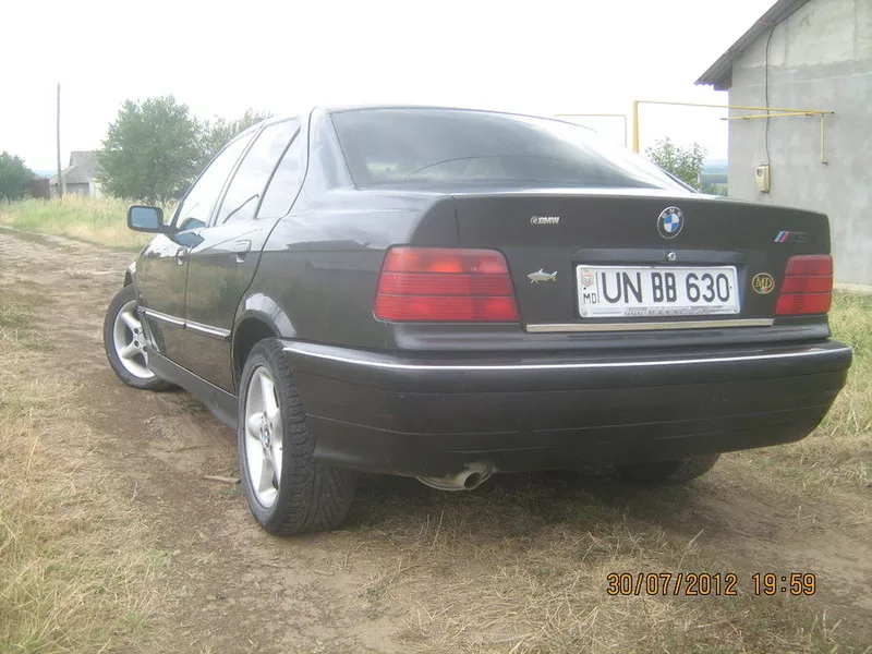 	 BMW 3 Series год выпуска: 	1993 тип кузова: 	Седан 3